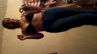 Chilena de 18 años solita en su cuarto