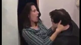 Cogiendo con una borracha en el baño