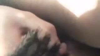 Colegiala iniciandose en el mundo de las pajas