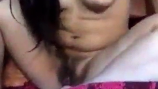 Coño peludo de colegiala inocente