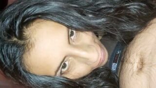 Dedeando el culo de mi flaquita