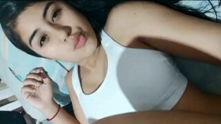 Jovencita de caracas bajandose el calzón