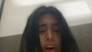 Live de una arrecha en el baño