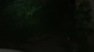 Rubia tetona tragando leche