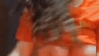 Teen de grandes senos en tanguita