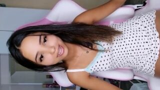 Videollamada de una brasilera de 18 años de tetas chiquitas