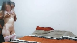 Viejo verde cogiendo con una colegiala