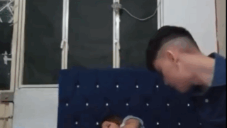 Anal a mi hermanastra mientras habla con su novio
