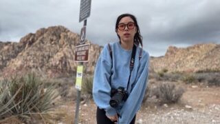 Coreana pagando el favor con una mamada