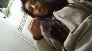 En vez de hacer ensalada prefiere pajearse