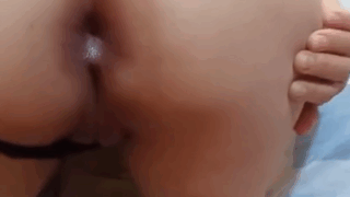 Luchona haciendo anal en hilo negro