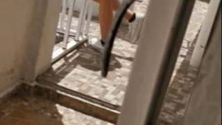 Mi vecina flaquita quiere conversar un rato