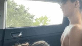 Morrita en el auto teniendo sexo