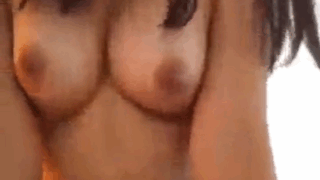 Morrita tetona se mueve rico