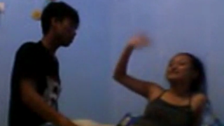 Pareja de arrechos cogiendo de perrito