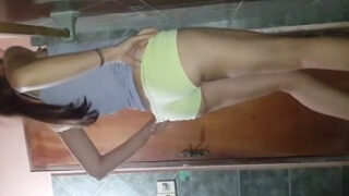 Pelada dedeandose para su gil