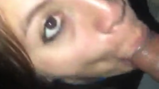 Tetona chupandosela a su ex