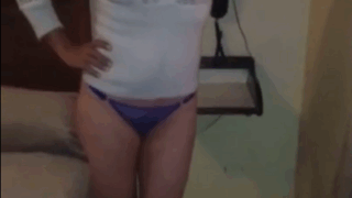 Una esposa exhibicionista en tanguita