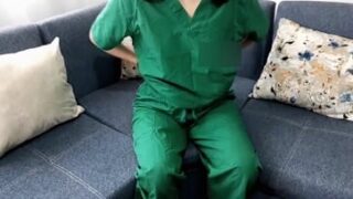 Vino a vacunarme pero ella terminó vacunada