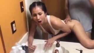 Cachando en el baño con mi cuñada