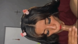 Chica tatuada se traga mi leche