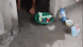Cholita peruana cachando en la ducha