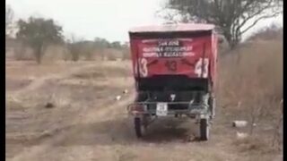 Colegiala en una mototaxi cogiendo rico
