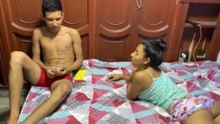 Intentando hacer anal a madurita nalgona