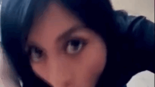 Mexicana gimiendo en el cuarto de sus papás
