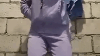 Mi enamorada quitándose la pijama