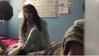 Morrita flaquita cogiendo en su cuarto