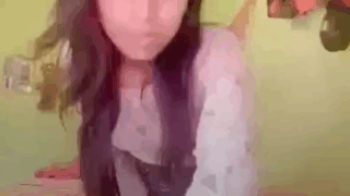 Morrita haciendose la paja ni bien se despierta