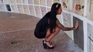 Su padre muere y se coge a su madrastra