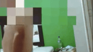 Estudiante de medicina recurseandose en el kineo para pagar…