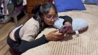 Cachando de firulays con la tanga puesta
