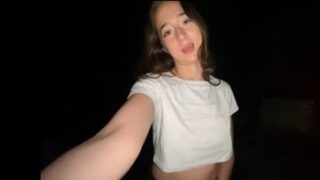 Cogiendo con una teen culona en la carretera