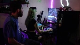 Deja de jugar y ponte de perrito
