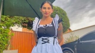 Empleada tetona cogiendo para que no la bote