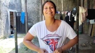 Leche en la cara a mi vecina culona