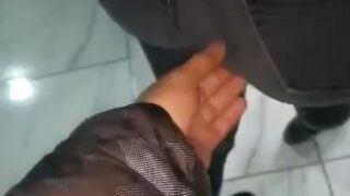 Morrita cogiendo con la tanga a un lado