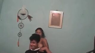 Morrita putipobre cogiendo con el novio