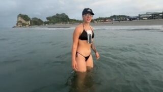Nalgona que conocí en la playa