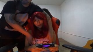 Cachando con gamer nalgona