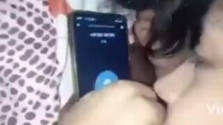 Putita Habla con el novio mientras se la cogen, me encanta dice ella.